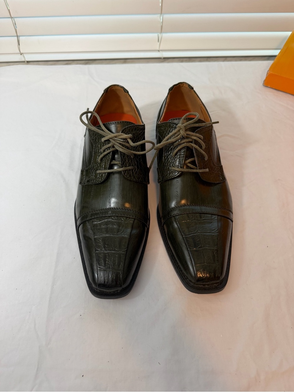 Men's Black Croc-Embossed Lace-Up Derby Dress Shoes